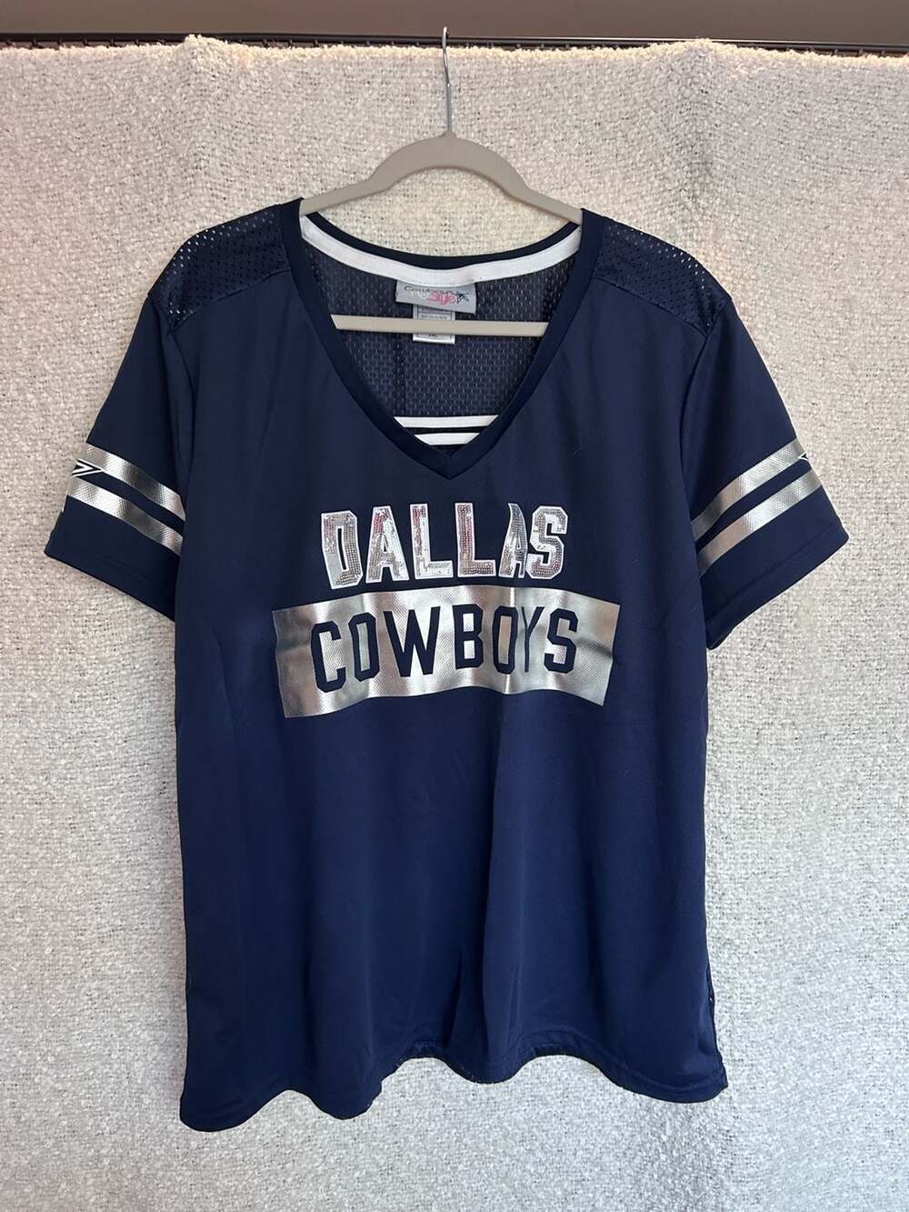 Cowboys Her Style Dallas Cowboys Jersey Size 2XL Navy Sequin V-Neck